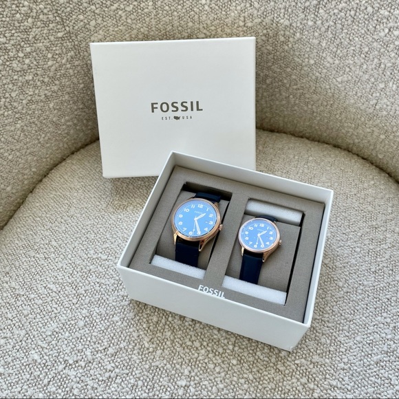 Fossil Wylie Three-Hand Navy Leather Watch Box Set - Picture 7 of 9
